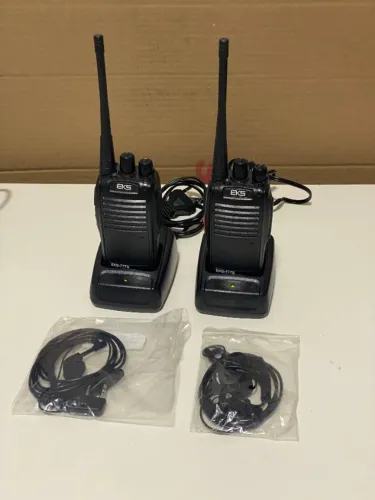 Kit 2 Radio Comunicador Walk EKS-777S freqüência UHF Cor Preto