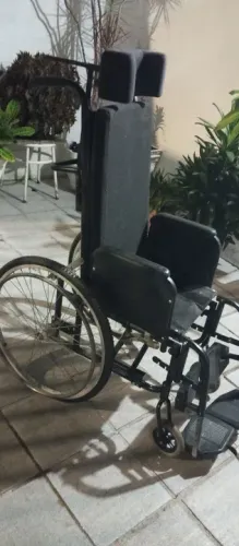 Vendo cadeira de rodas ortopédica