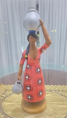 Obra em barro "Diva" artesanato escultura 