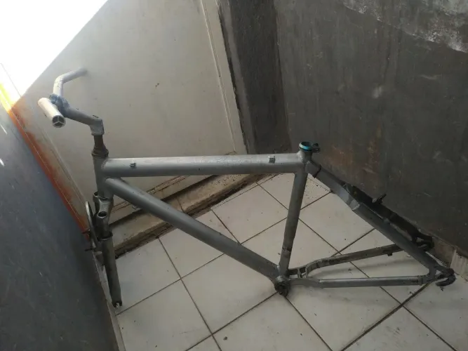 Quadra de bicicleta de alumínio