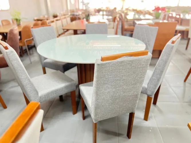 Conjunto Mesa de Jantar madeira Redonda com 6 Cadeiras