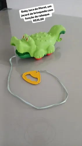 Baby Jaca da Maral, um jacaré de brinquedo com função de reboque. 