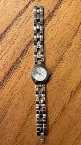 Relógio Guess feminino com strass