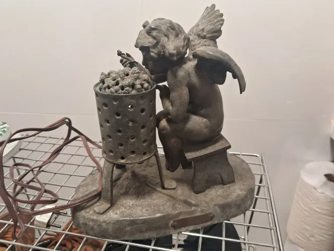 Estatua com lâmpada Amour Frileux Par Aristide de Raniere em bronze. Antiguidade rara.