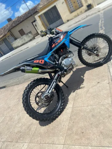 Moto toda revisada, pneu novos tudo ok