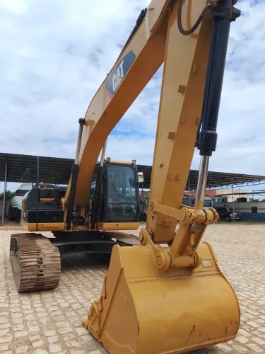 CAT ESCAVADEIRA 