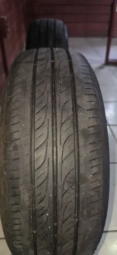 PAR DE PNEUS 14 Semi novos!