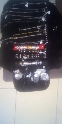 Vendo Bijuterias, semi jóias e Prata