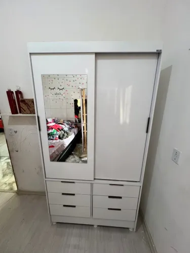Guarda-roupa branco 6 gavetas com espelho
