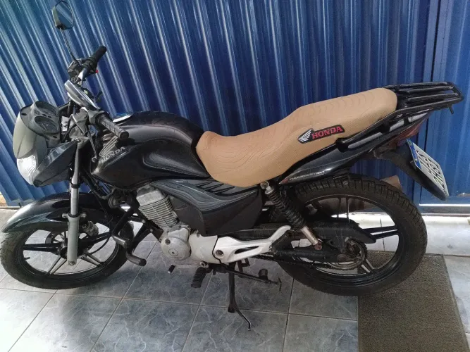 Vendo moto em ótimo estado pronta pra transferir só pegar e andar tem rastreador ,