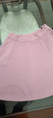 Linda saia em brim rosa antigo com bolsos