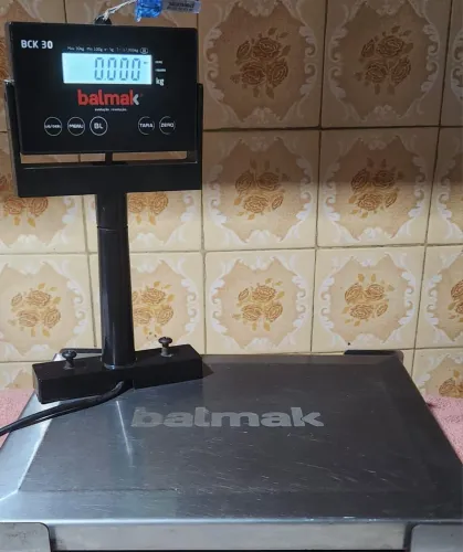 Balança Comercial Checkout Digital Balmak Bck-30pb 30 KG com Mastro - Voltagem 127/220 