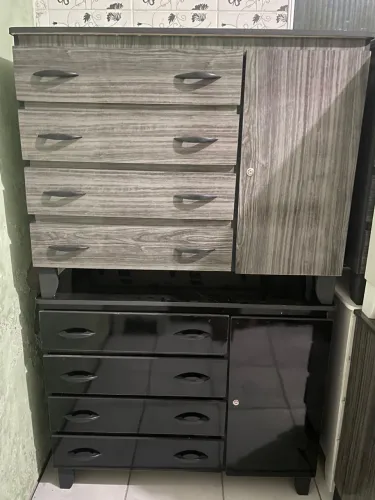 Cômoda/Guarda-Roupa com gavetas e porta