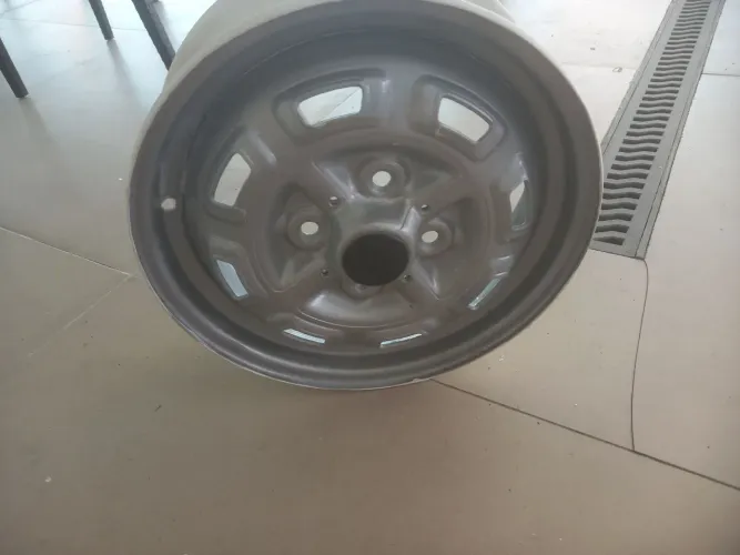 Roda de carro antiga