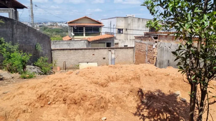 Lote murado 250m² no Bairro Juliana - Próximo ao Shopping Estação! 