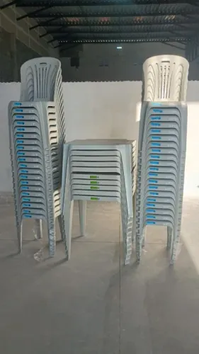 Cadeiras de plástico empilháveis para comércio