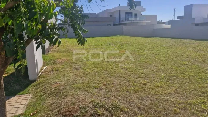 Terreno à venda no Condomínio Village São Carlos IV em São Carlos