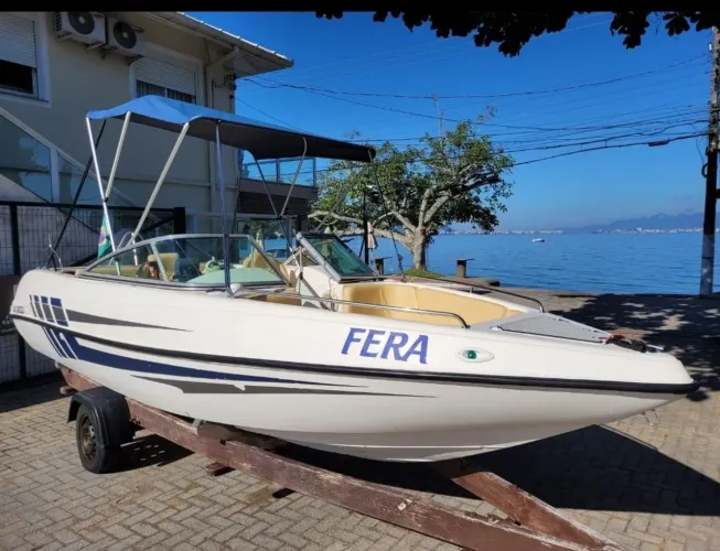Lancha disponível para aluguel mensal. A partir de 400 reais.