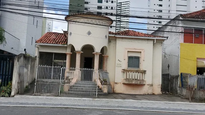 Casa para venda,  com 210 M2.  com 4 quartos em Torre - Recife - PE