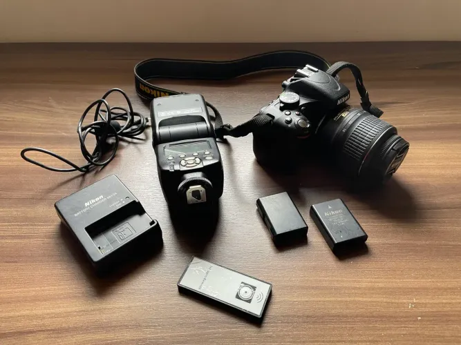 Camera Nikon D5100 + Lente 18-55mm + Carregador e bateria