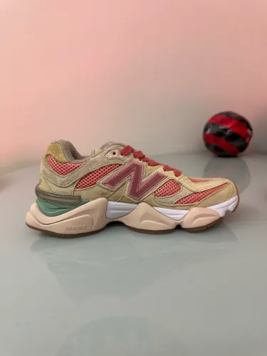 New Balance 9060 size: 34, 35 e 36.