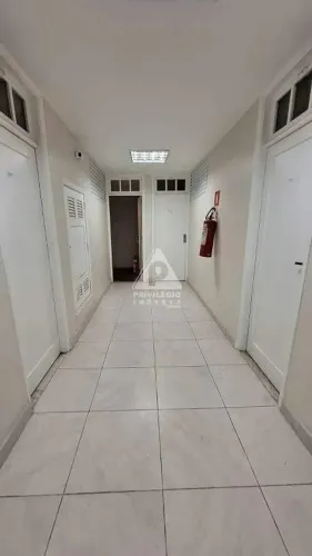Excelente sala comercial localizada em ponto estratégico