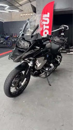 Moto extra com dois pneus zero e IPVA pago