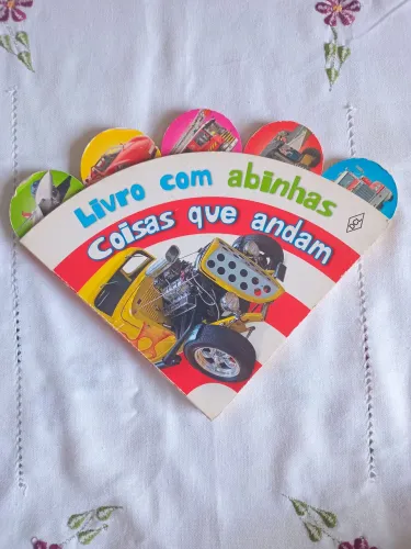 Livro Infantil 'Coisas que andam' com abinhas