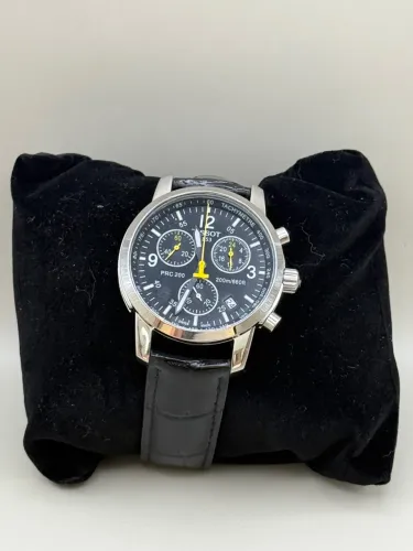 Relógio Tissot PRC 200 Chronograph Preto Couro