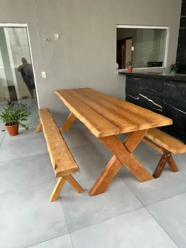 Mesa de Jantar de Madeira Maciça