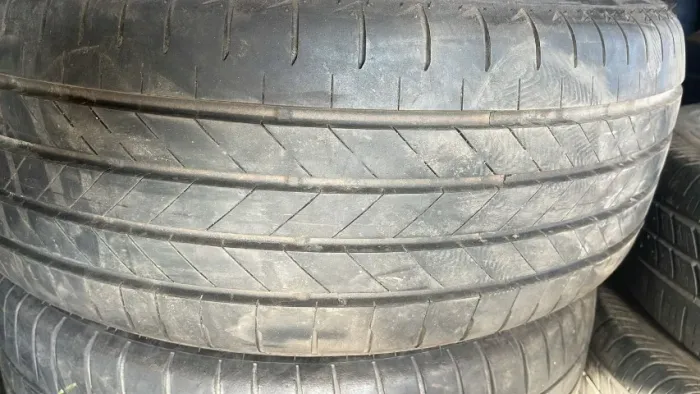 Pneu Bridgestone 225/50/18 85 % DE vida