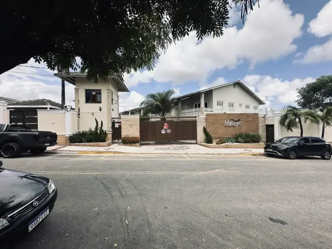 CASA de alto padrão Condomínio fechado