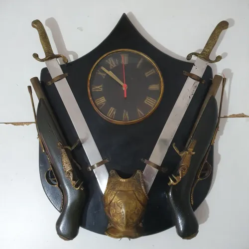 Brasão Medieval com Relógio