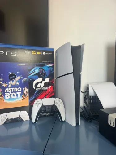 Ps5 slim 1TB com FIFA 26 e outros jogos