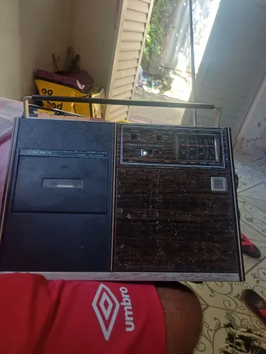 Rádio antigo liga *