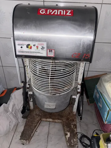 amassadeira/masseira industrial da marca G.Paniz, modelo CZ 15.