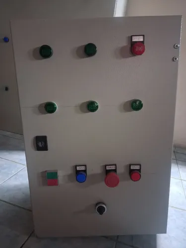 Painel de distribuição máquina