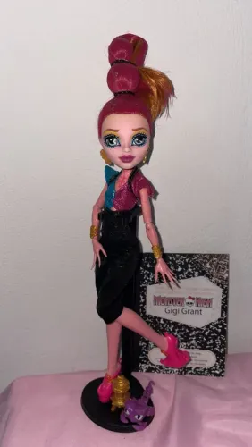 Gigi Grant Monster High Doll Completa leia a descrição 