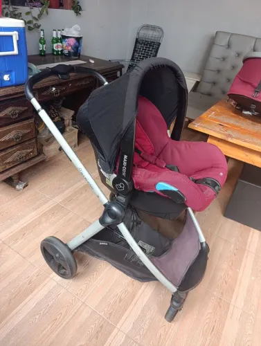 CARRINHO DE BEBE COM BEBE CONFORTO COMPLETO