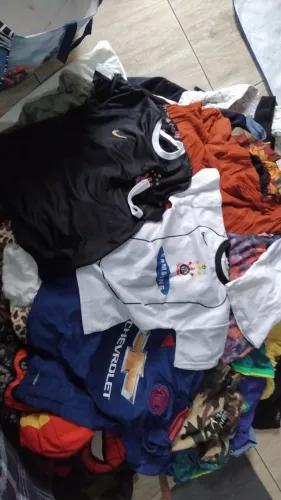 Roupas para brechó.