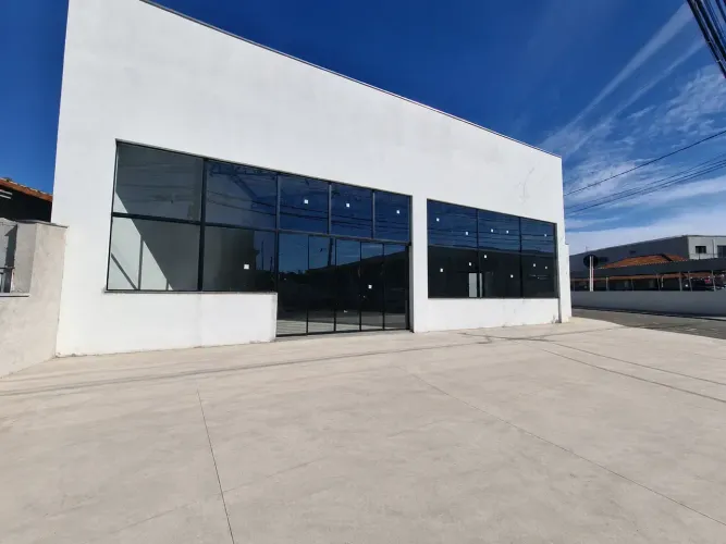 Barracão Comercial 220 m² | Excelente Localização | R$ 6.500