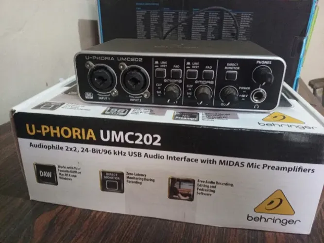 Behringer UMC202 96khz Interface de Áudio USB