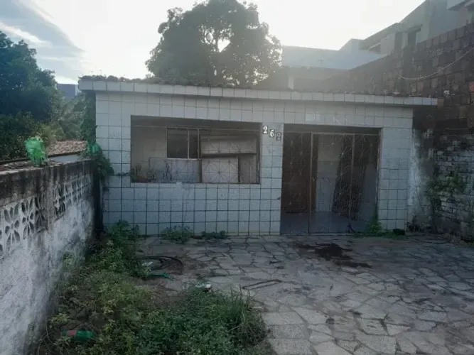 Vende-se uma casa no jardim aeroporto bayeux, ótima localização. 