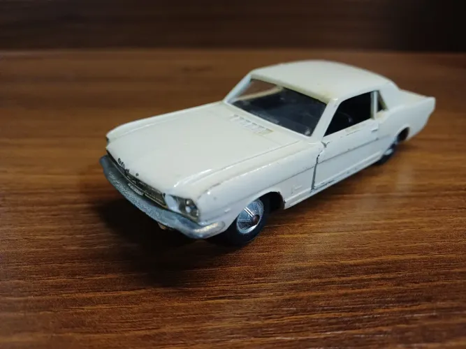 Miniatura Solido Anos 70 - Mustang