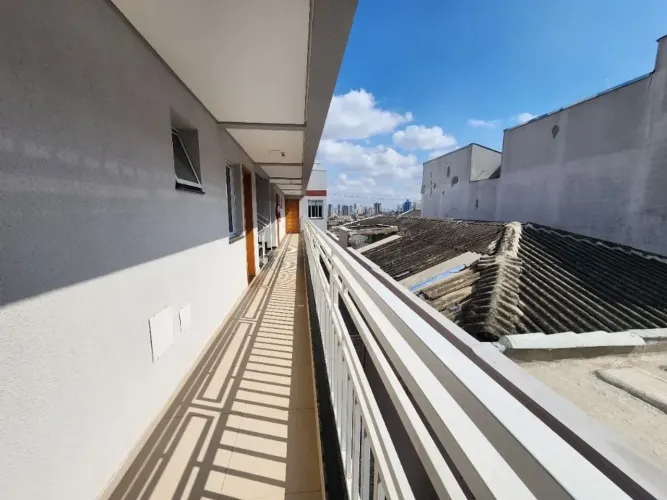 Apartamento em prédio de 3 andares, sendo dois dormitórios com sala conjugada com cozinha