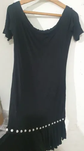 Vestido básico com "pérolas"