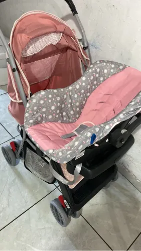 Carrinho de bebê + bebê conforto marca Tutti Baby Praticamente Novo!!