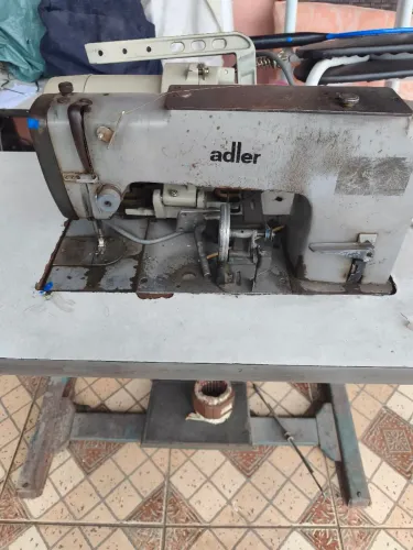 Máquina de costura reta industrial