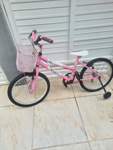 Vendo bicicleta infantil estou vendendo pq só fica guardada e pra não fica ruim estou ven
