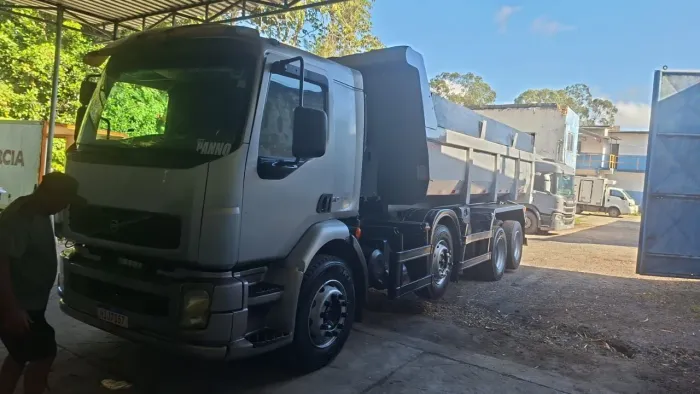 Caçamba volvo VM bitruck